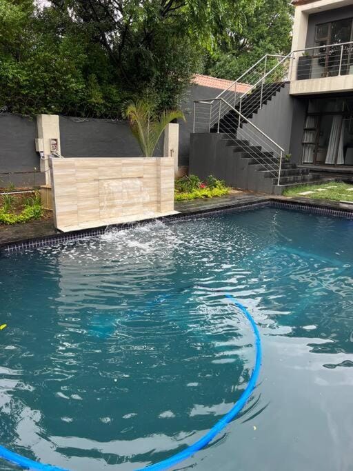 Lux apt 5min to Sandton 9 Apartment in Sandton