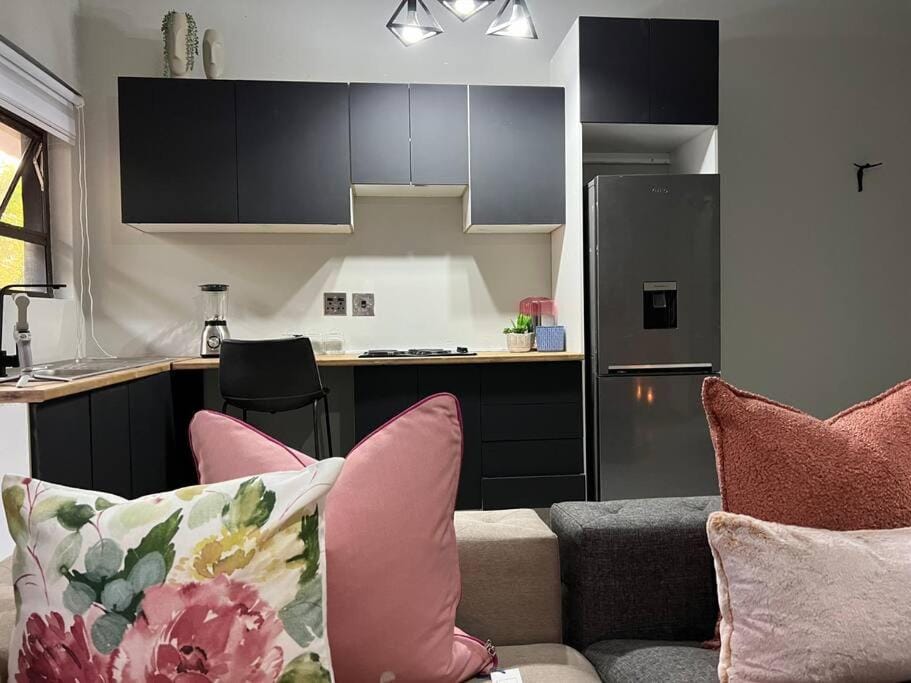 Lux apt 5min to Sandton 9 Apartment in Sandton