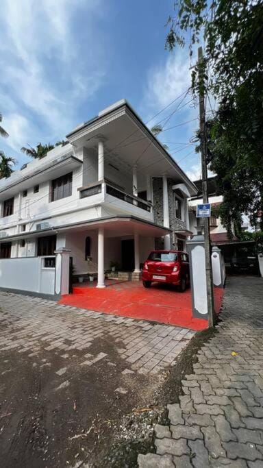 Property building, Day, Neighbourhood, Street view, Parking