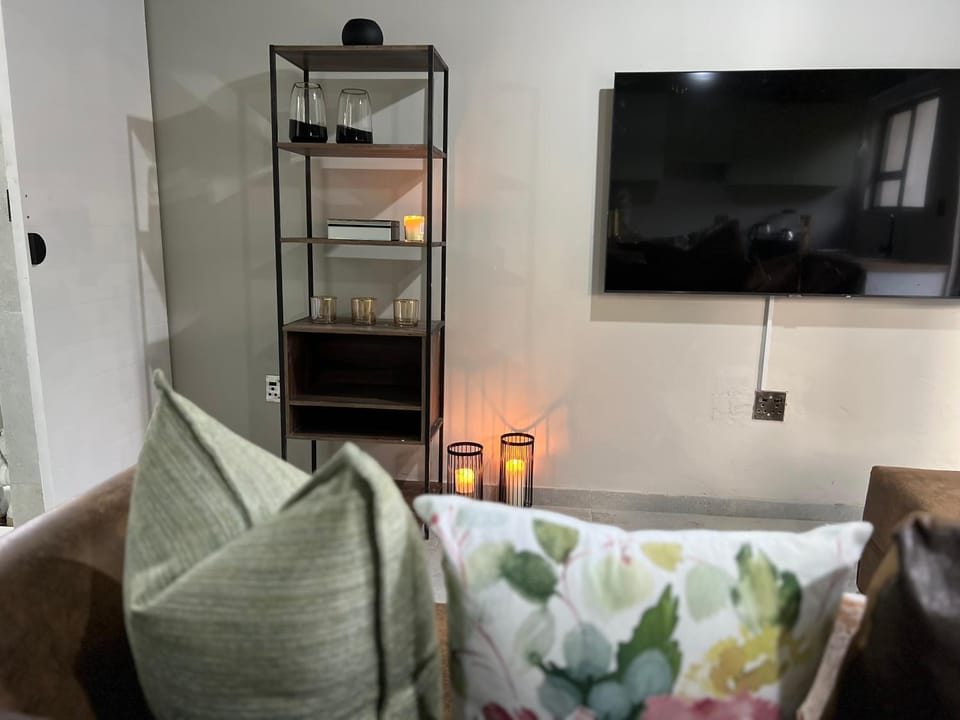 Luxury apt walk to Melrose Arch 10 Apartment in Sandton