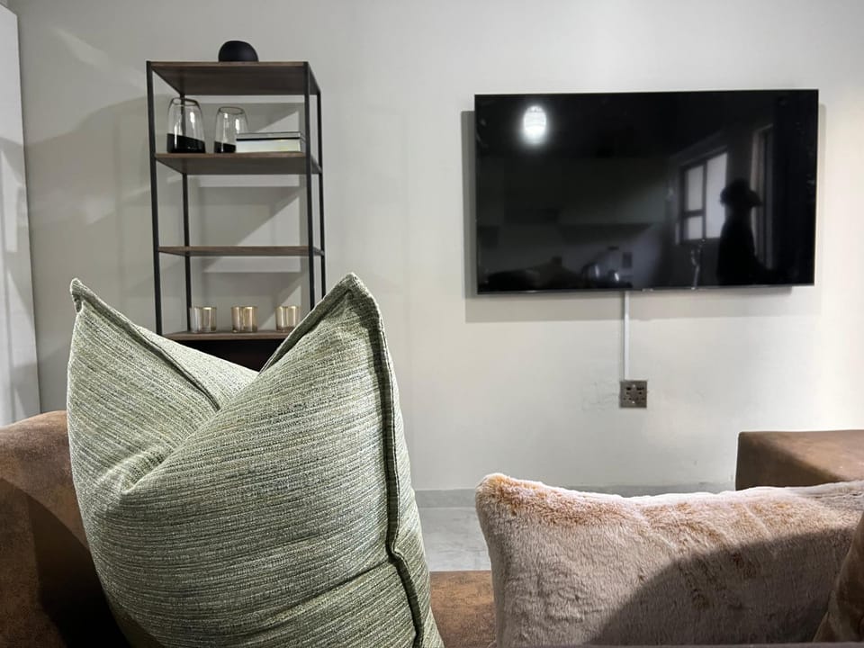 Luxury apt walk to Melrose Arch 10 Apartment in Sandton