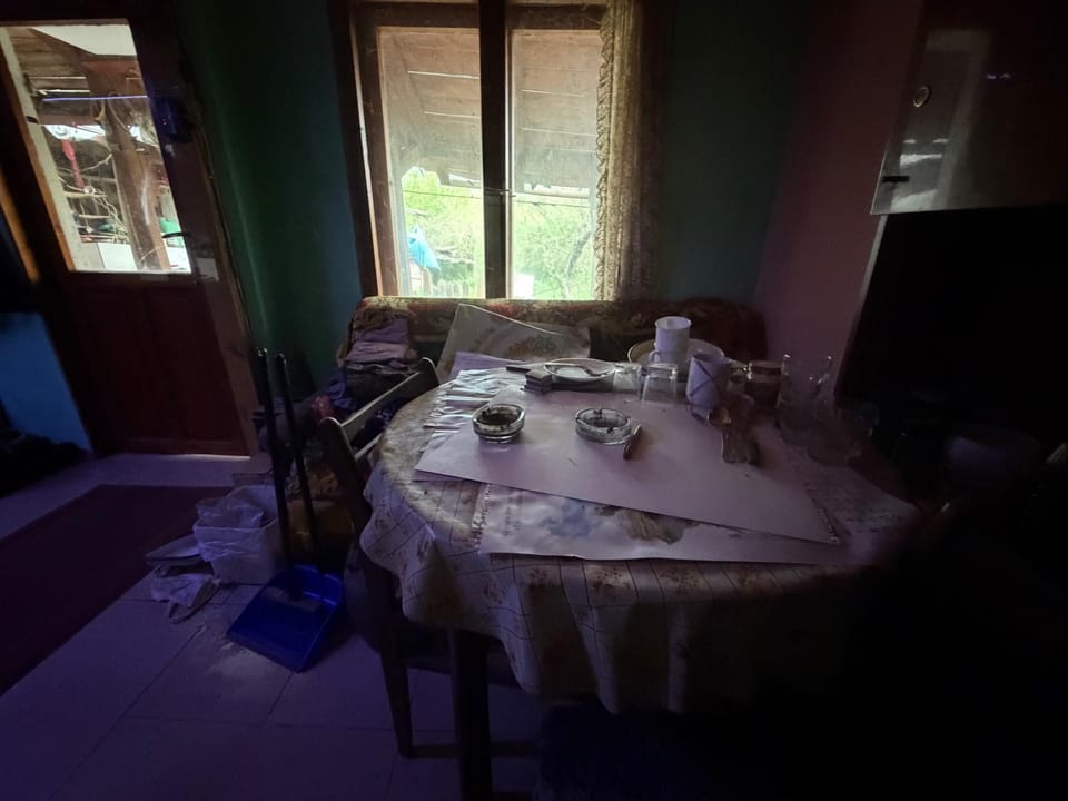 Kazanlak SHELTER HOUSE ACCOMODATION 1 Room 1 Bed, No Water, WC is Outhouse, Dirt Road, Dog in the Garden, Genius Points Welcome! Къща за Подслон в Казанлък, Без Вода! Luxury tent in Stara Zagora, Bulgaria