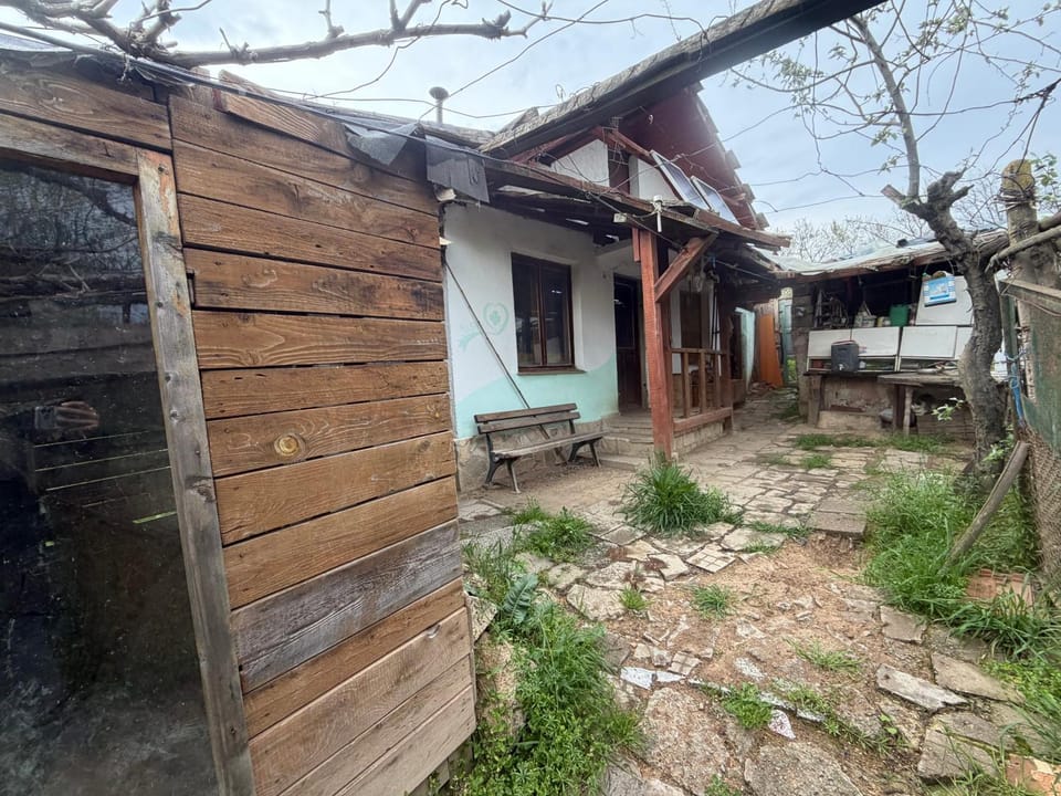 Kazanlak SHELTER HOUSE ACCOMODATION 1 Room 1 Bed, No Water, WC is Outhouse, Dirt Road, Dog in the Garden, Genius Points Welcome! Къща за Подслон в Казанлък, Без Вода! Luxury tent in Stara Zagora, Bulgaria