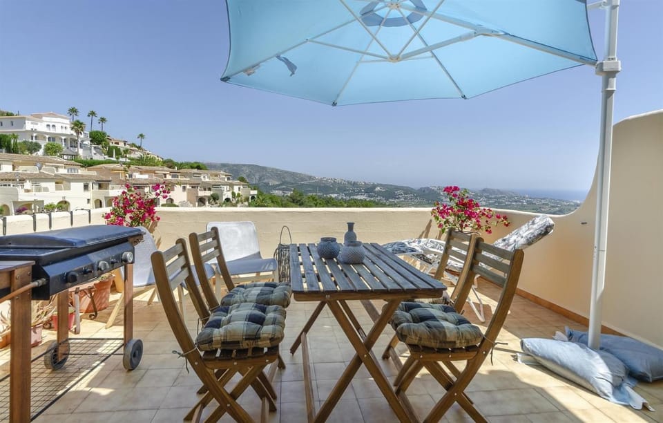Property building, Balcony/Terrace, Living room