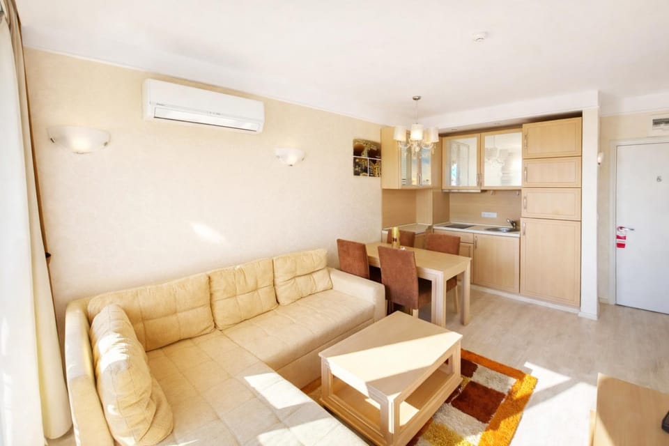 Kitchen or kitchenette, Dining area, stove, air conditioner