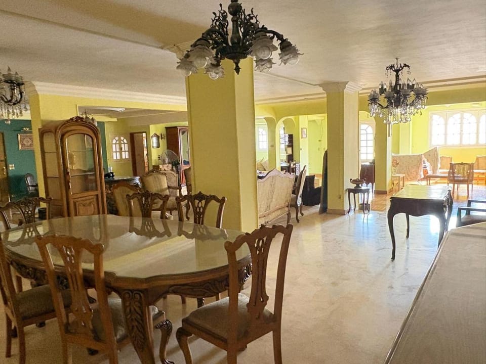 Communal lounge/ TV room