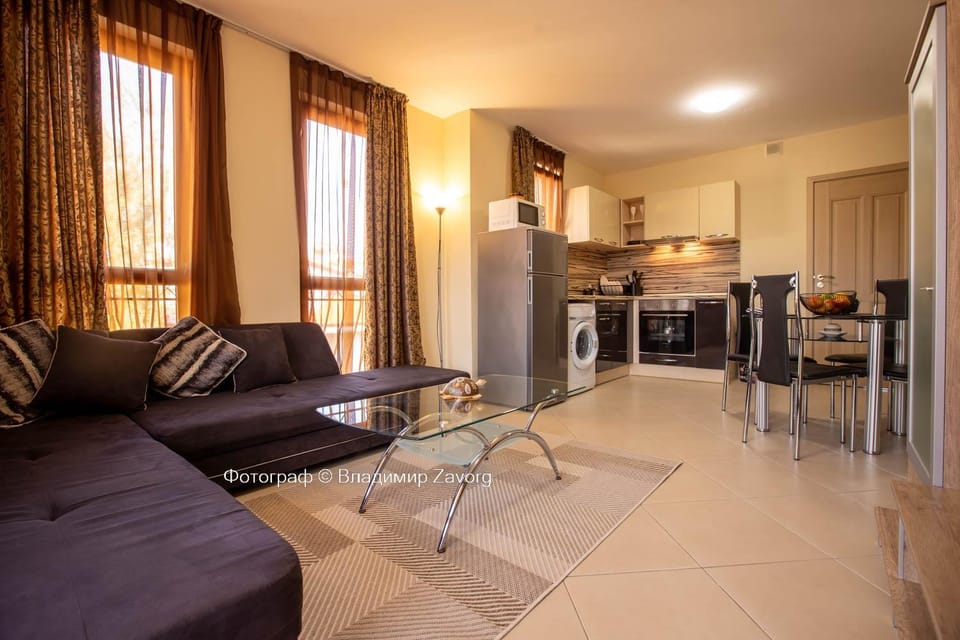 Seating area, dishwasher, oven