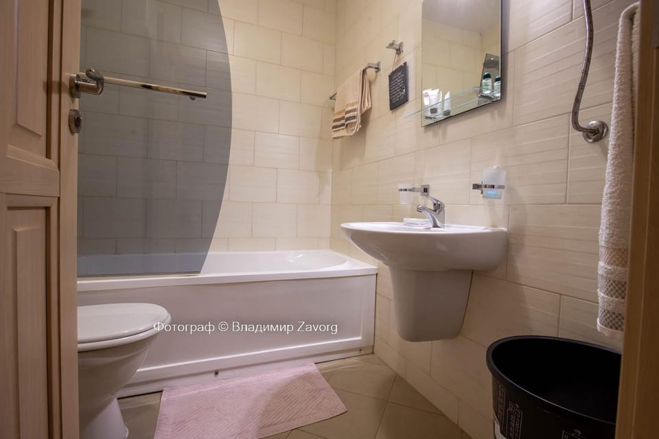 Shower, Toilet, Bath, towels