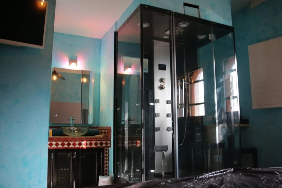 Chambre 3, Riad 3 Couple only au village naturiste Riad in Agde