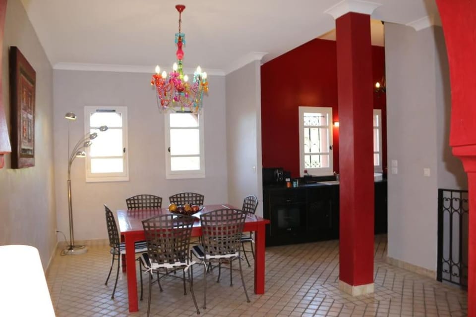 Kitchen or kitchenette, Communal kitchen
