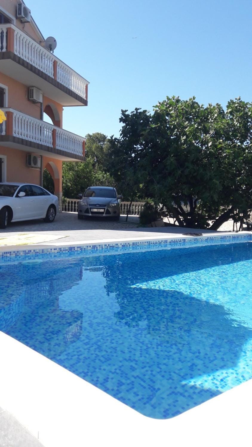 Swimming pool, Swimming pool