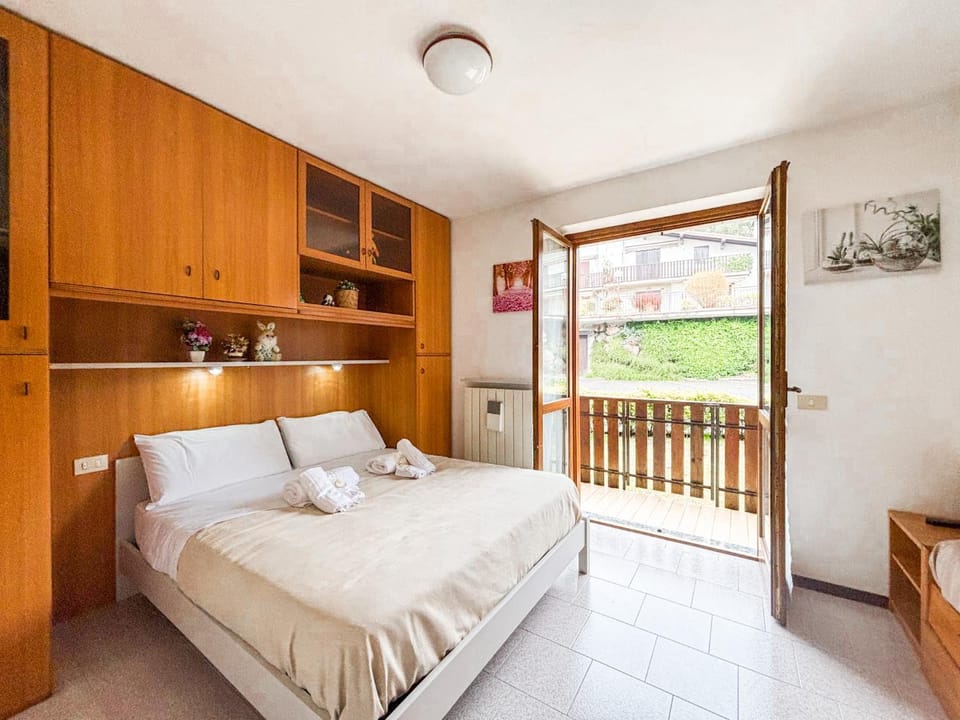 Bed, Photo of the whole room, Bedroom, wardrobe