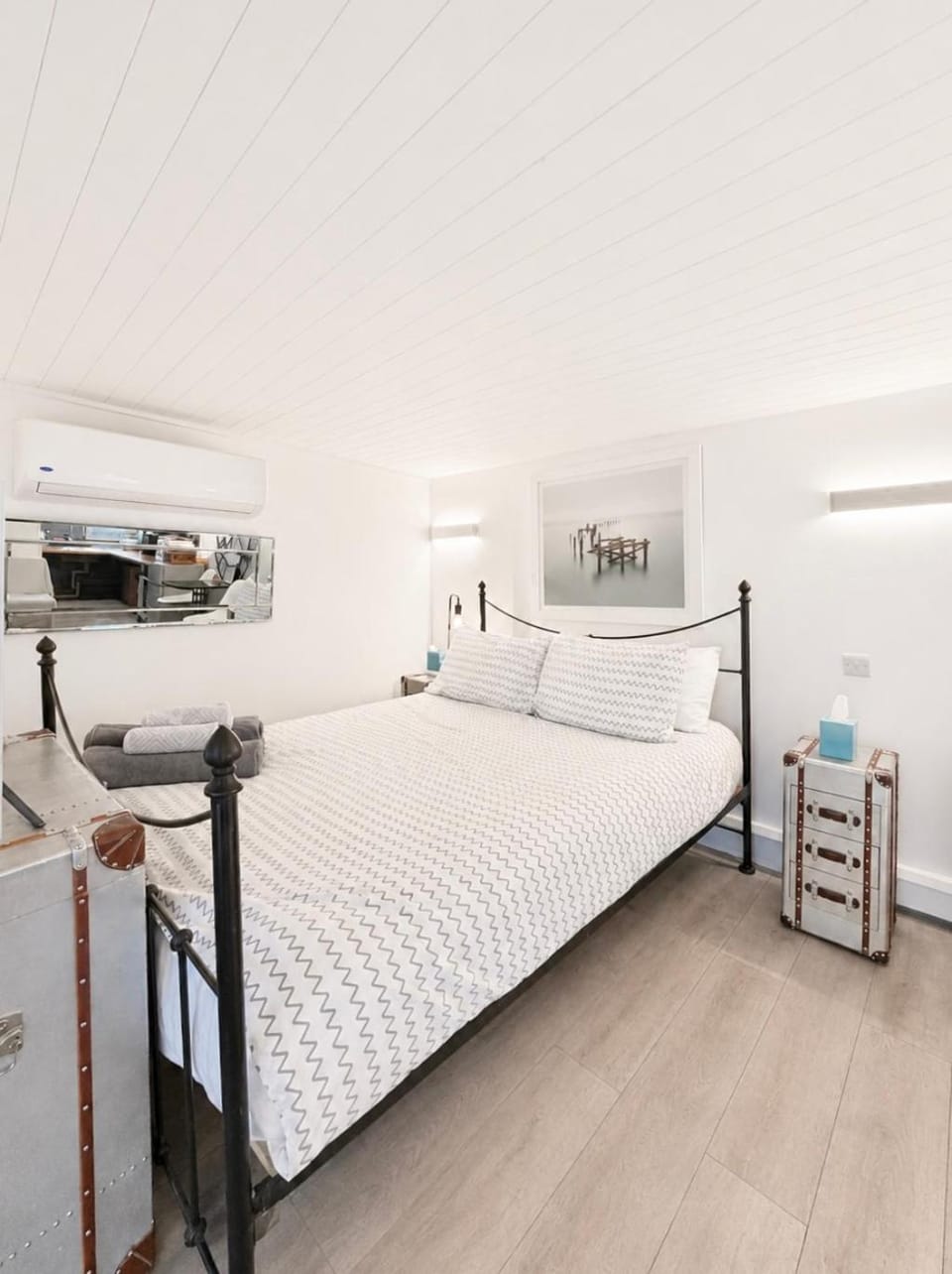 Bed, Bedroom, towels, air conditioner