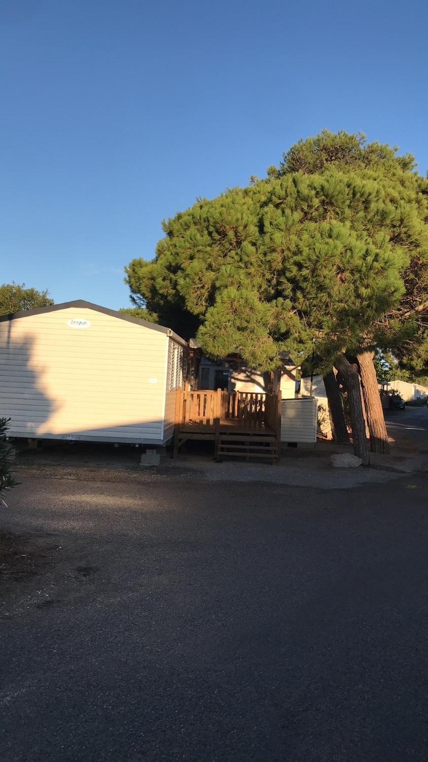Mobil Home Tous confort a Canet Plage Campground/ 
RV Resort in Canet-en-Roussillon