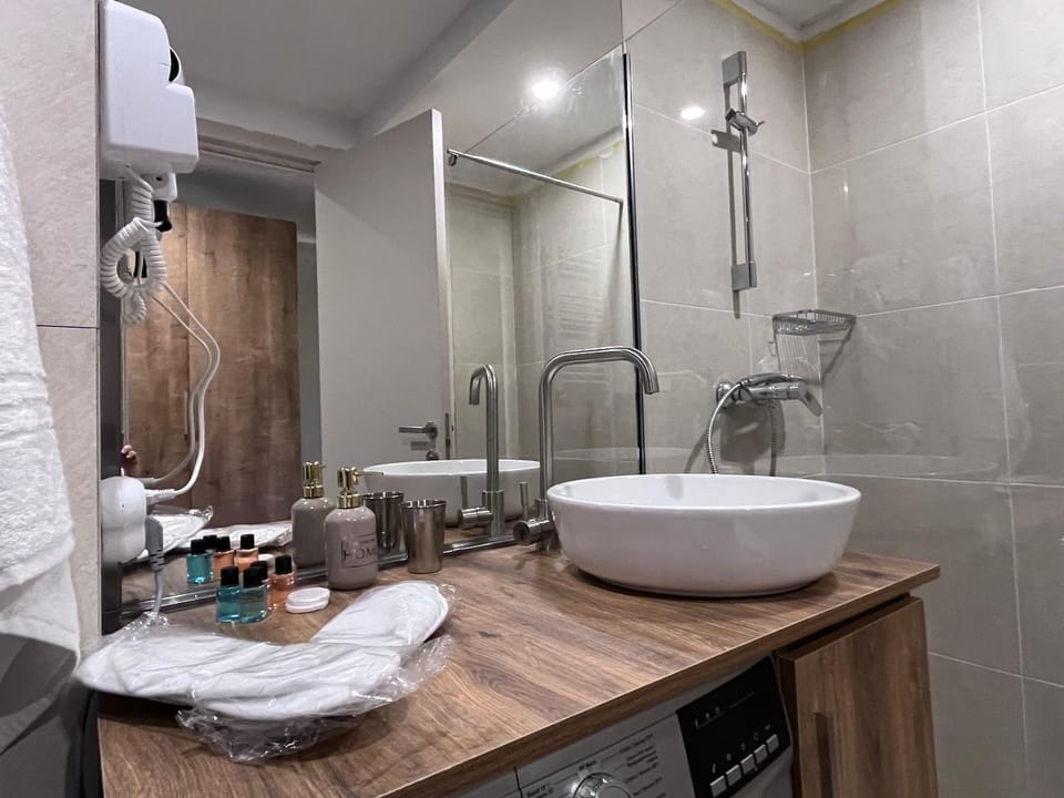 Shower, Bathroom, towels