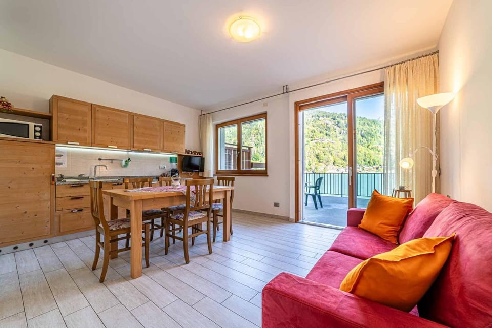 Communal lounge/ TV room, Kitchen or kitchenette, Living room