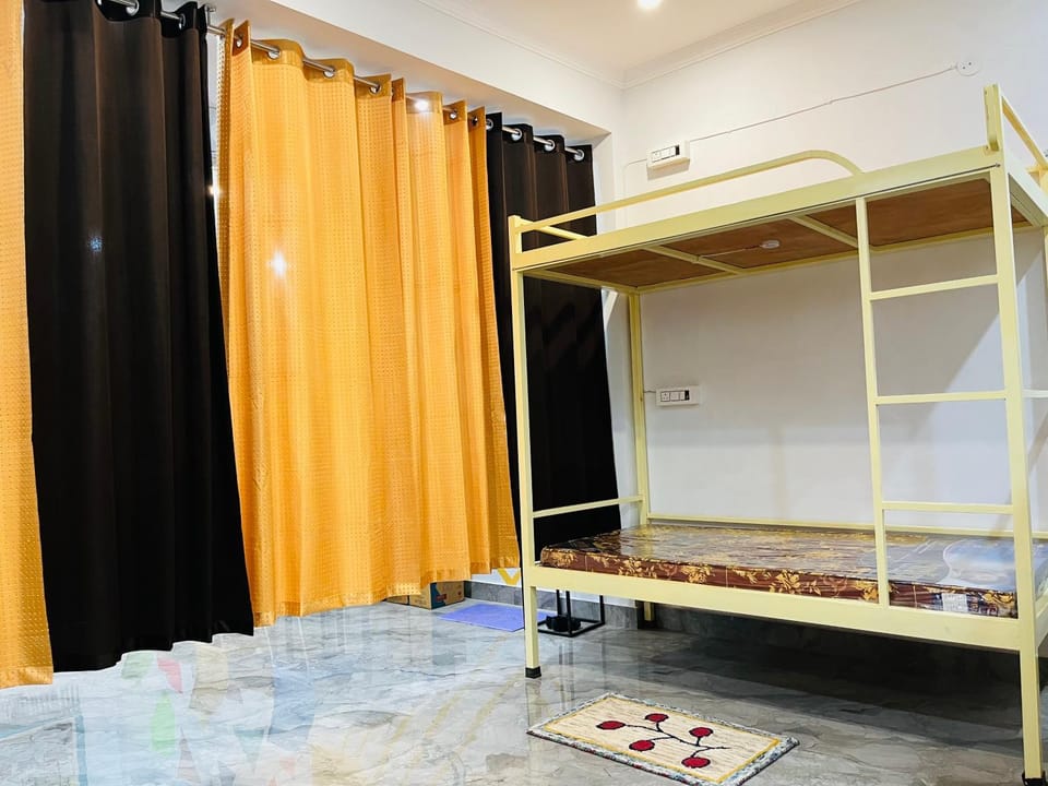 wuiD stayin wakeupinDoon Hostel in Dehradun