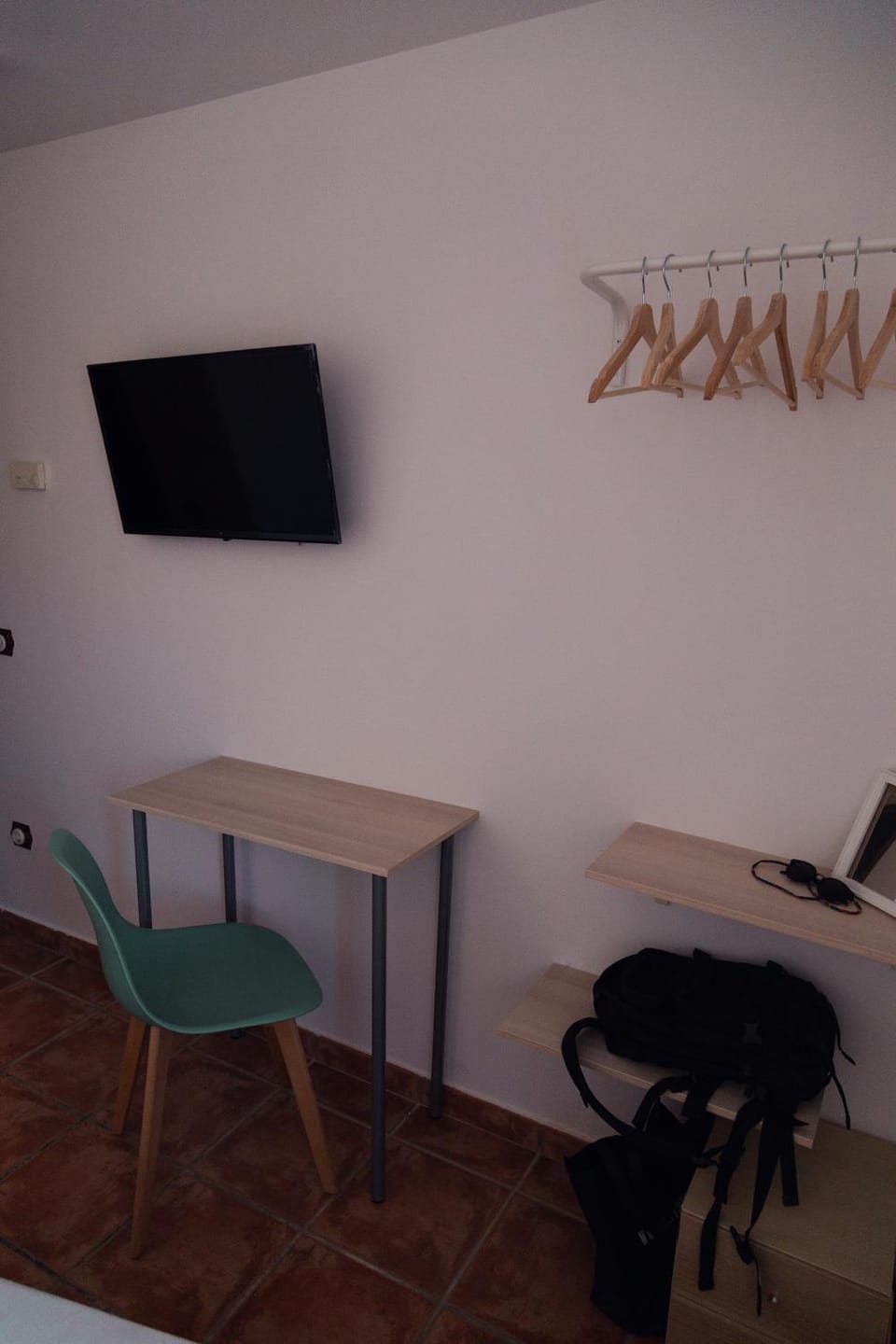 TV and multimedia, hair dresser