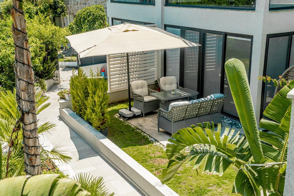 Property building, Patio, Spring, Day, Garden, Garden, View (from property/room), Balcony/Terrace, Living room, Seating area, Garden view