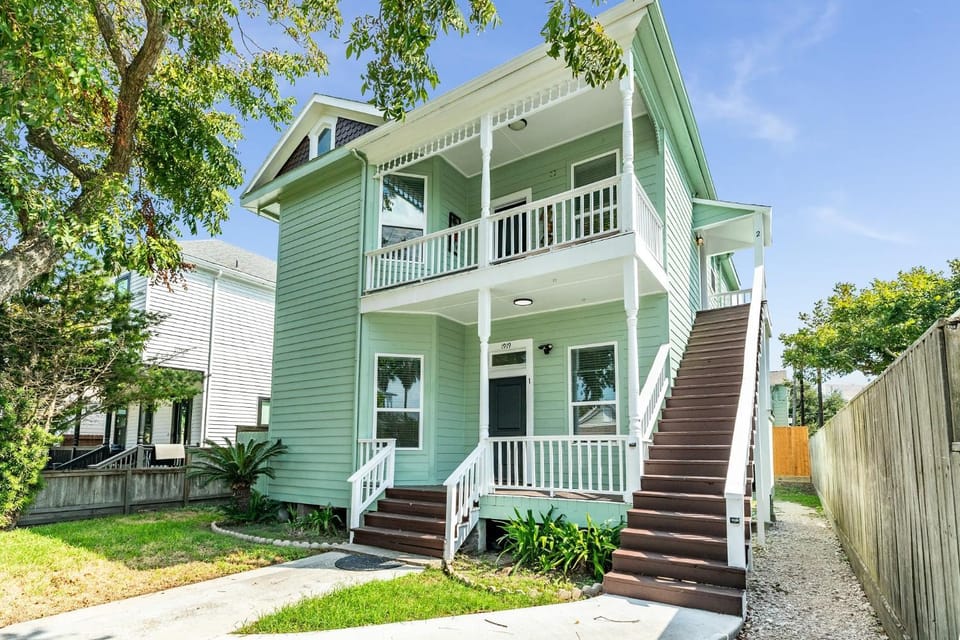 Have fun Relax and stay close to the Beach House in Galveston Island