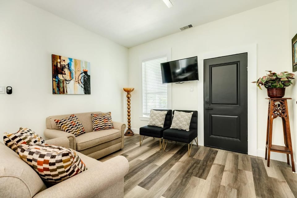 Have fun Relax and stay close to the Beach House in Galveston Island