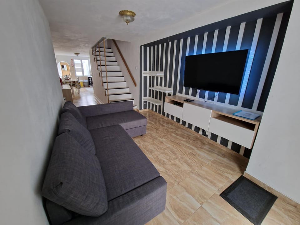 Communal lounge/ TV room, TV and multimedia, Living room