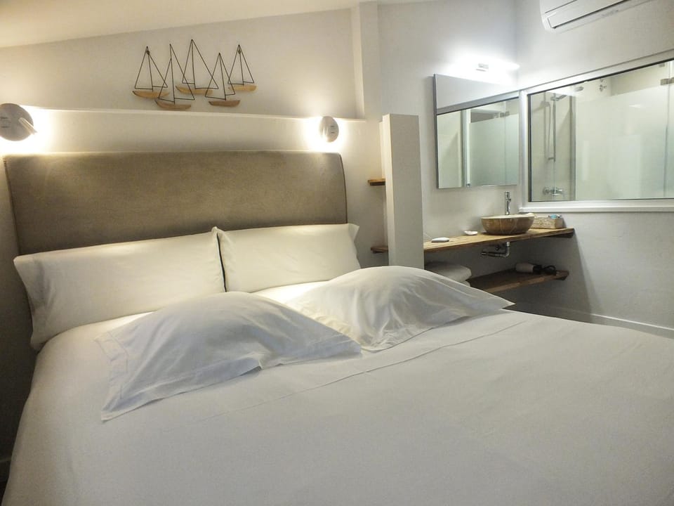 Bed, Photo of the whole room