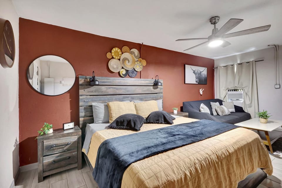 Cozy King Bed Studio - Affordable Fresh Cozy Apartment in Lake Okeechobee