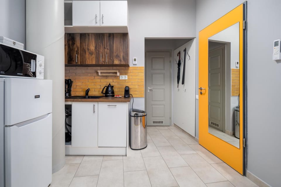 Kitchen or kitchenette, dishwasher