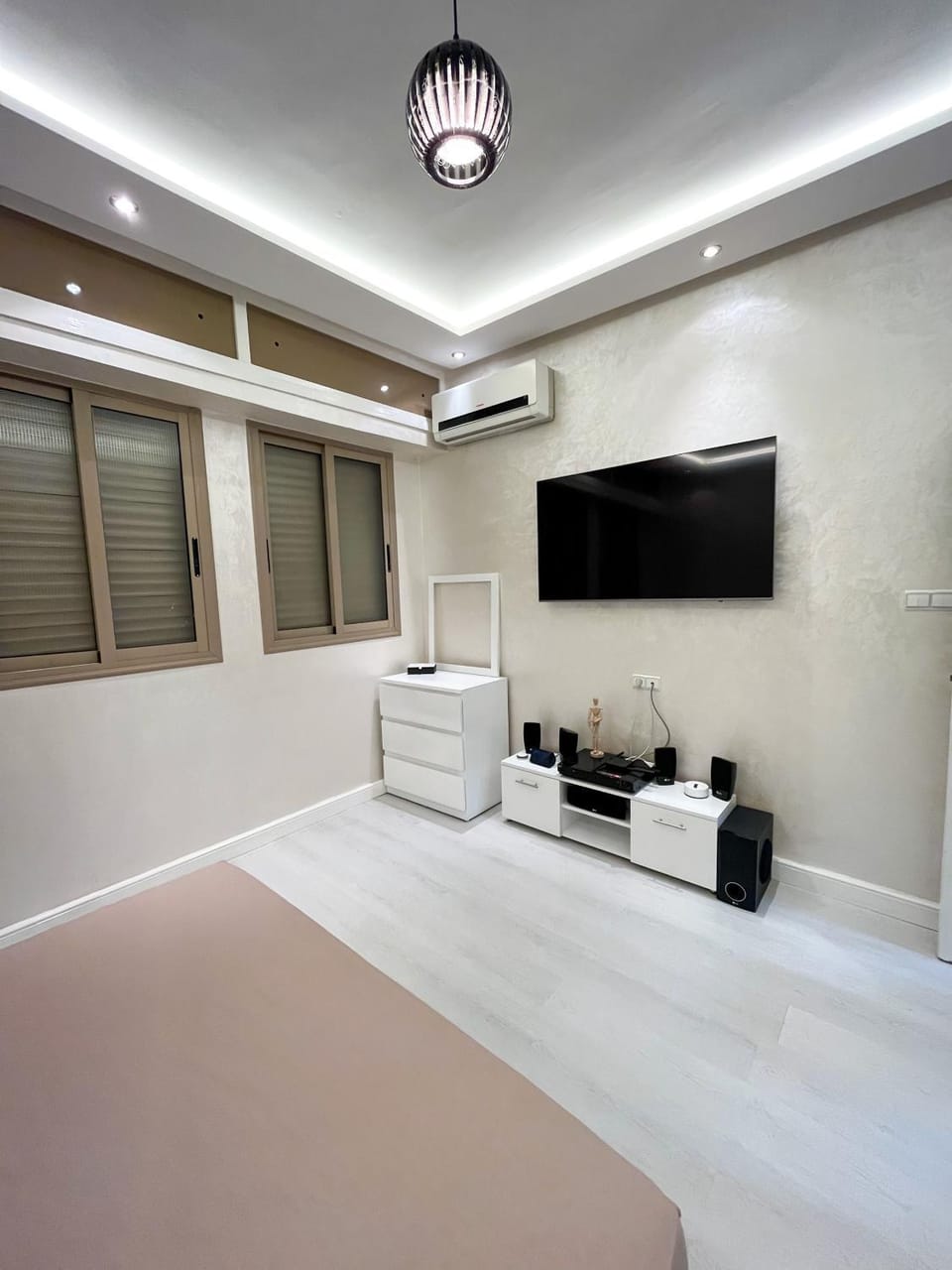 Bed, TV and multimedia, Bedroom, air conditioner