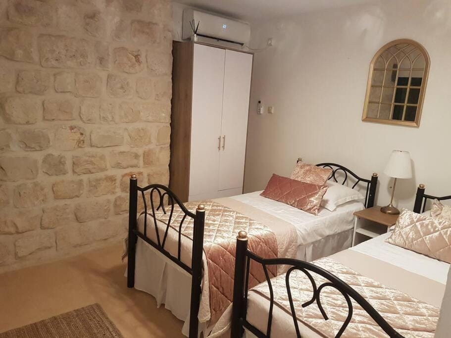 Bed, Photo of the whole room, Bedroom, wardrobe, air conditioner