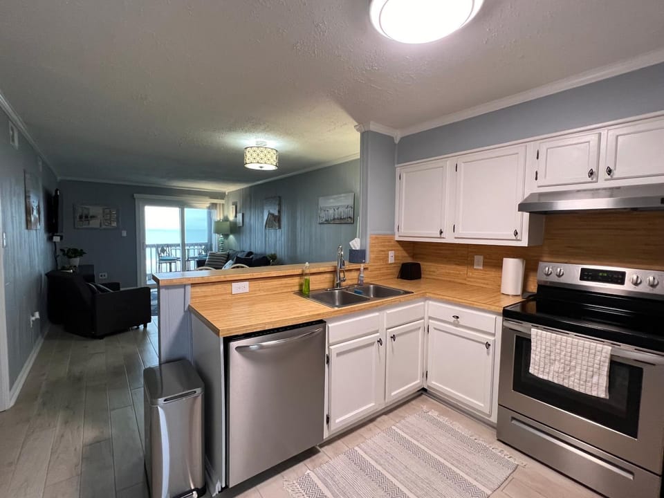 Kitchen or kitchenette, dishwasher, pet friendly, stove, toaster