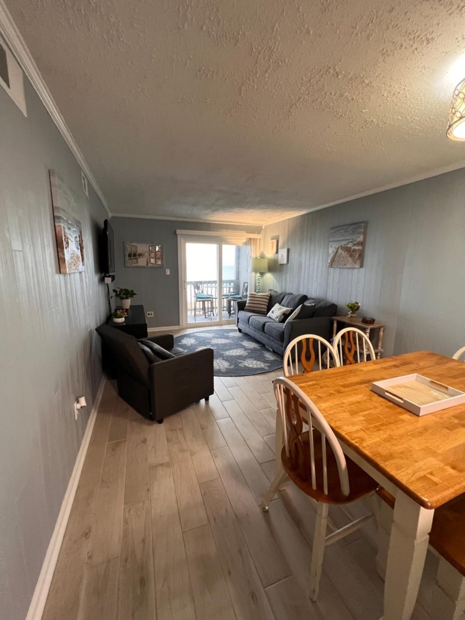 TV and multimedia, Living room, Photo of the whole room, Seating area, Dining area