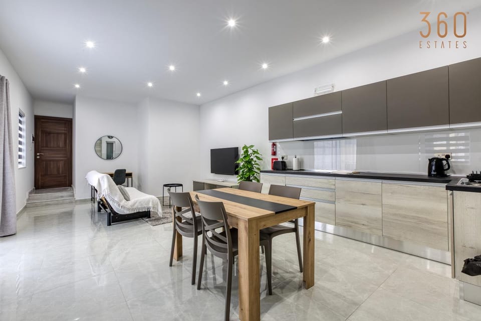 Kitchen or kitchenette, Living room, Seating area, Dining area, minibar, oven, pet friendly, stove