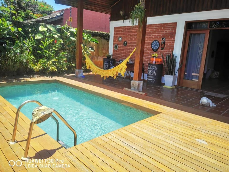 Linda casa com piscina 100 metros da praia House in State of São Paulo