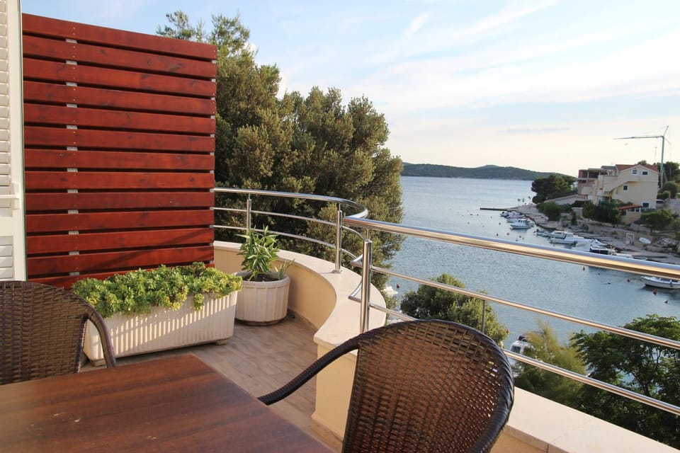 View (from property/room), Balcony/Terrace, Sea view