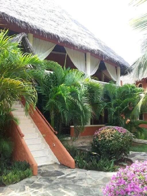Tembo Ocean Beach cottage Apartment in Malindi