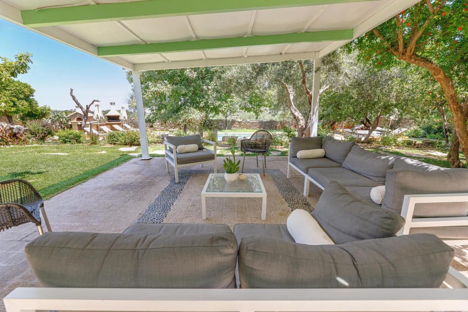 Patio, Spring, Day, Garden, Living room, Seating area, Garden view