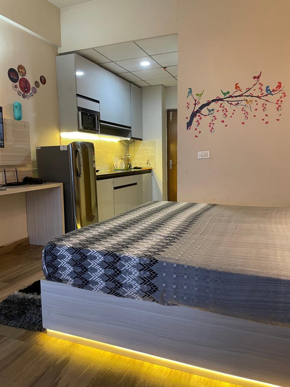 Bed, Kitchen or kitchenette, minibar