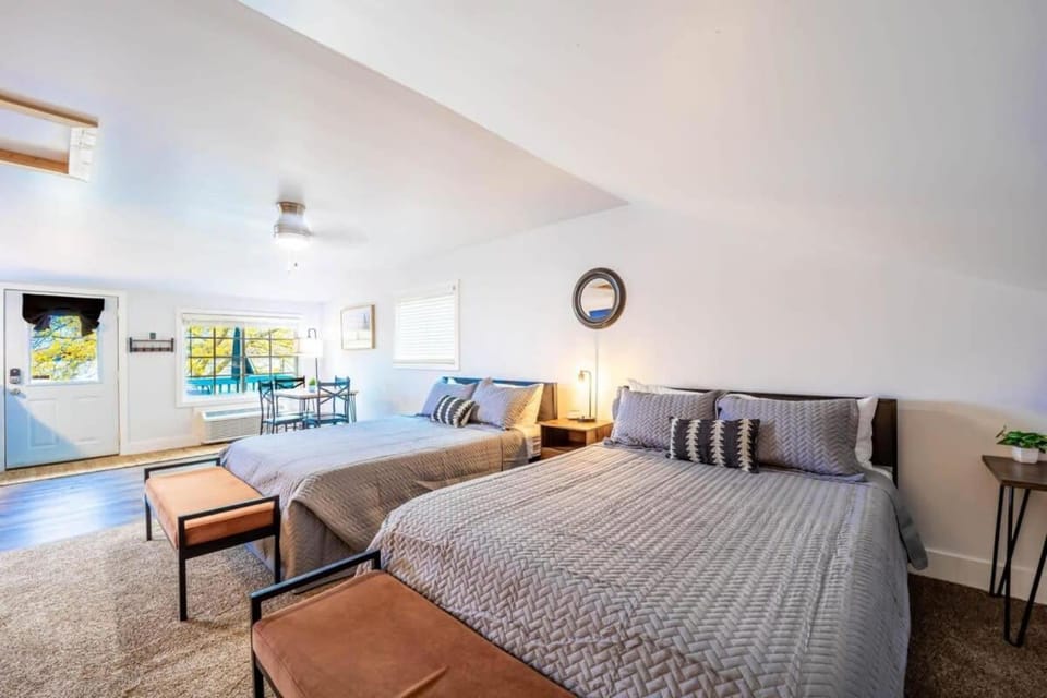 Cozy Suite w Stunning Lake Views at Fife Lake Lodge Apartment in Fife Lake
