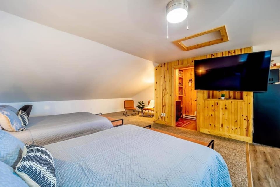 Cozy Suite w Stunning Lake Views at Fife Lake Lodge Apartment in Fife Lake