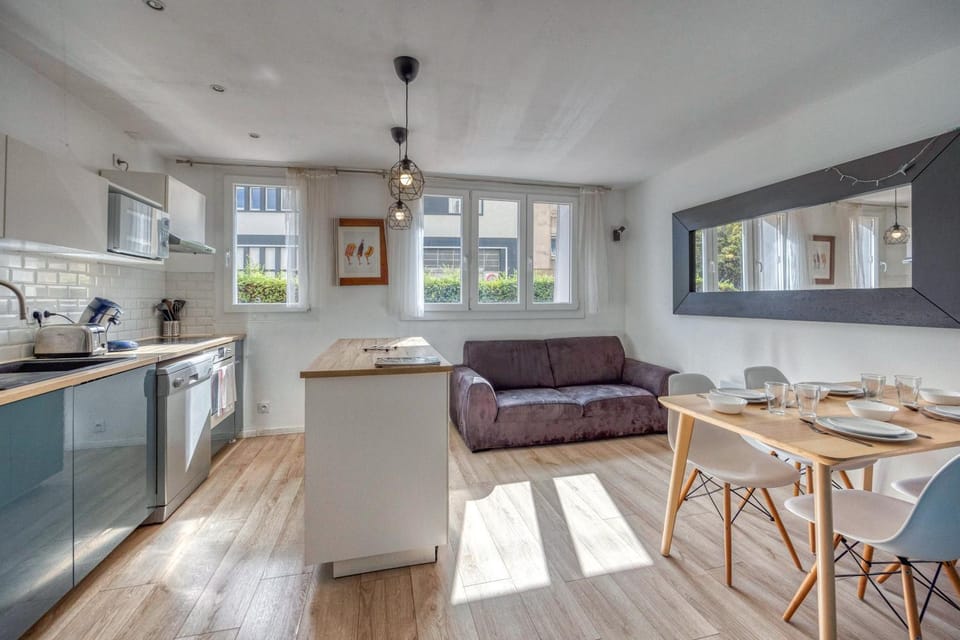 Kitchen or kitchenette, Living room, Seating area, Dining area, dishwasher, minibar, pet friendly, stove