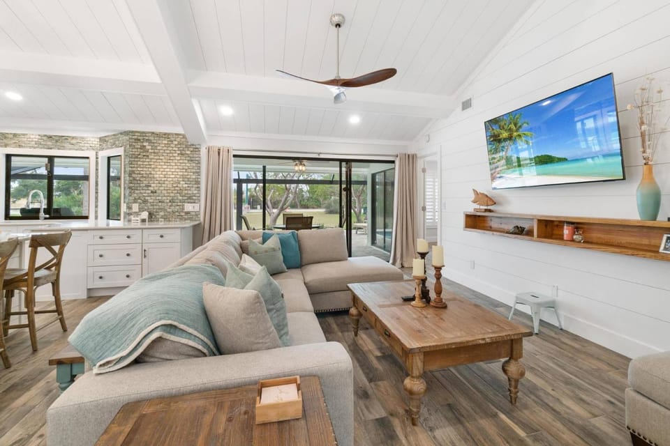 Tahiti Cottage House in Marco Island