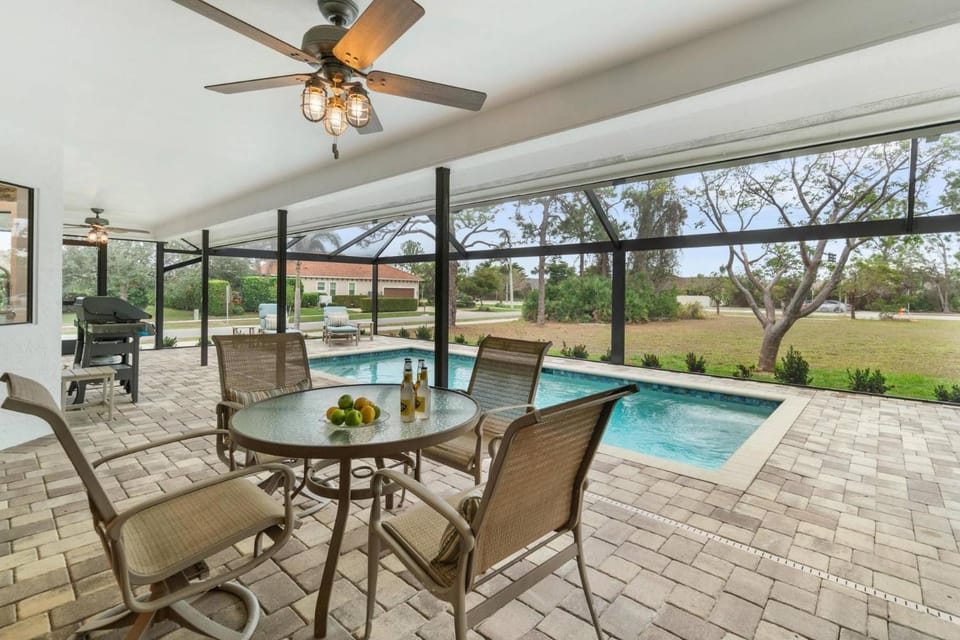 Tahiti Cottage House in Marco Island