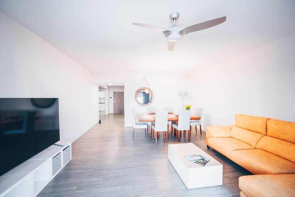 Elephant by Wanderlust Madeira - 2BR Apartment with Terrace, side Sea View and pool access Apartment in Funchal