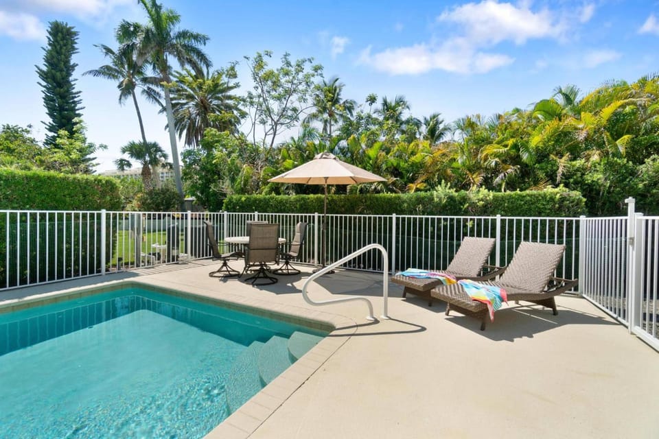 Secret Beach Retreat House in Marco Island