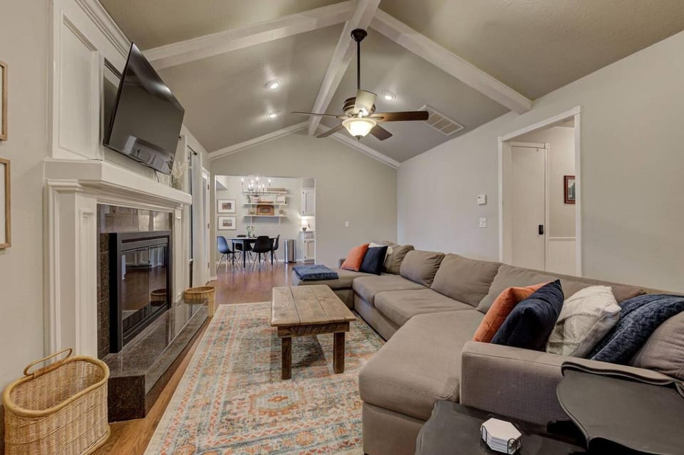 Family Home 5 Beds 3 Baths By Oc House in Edmond