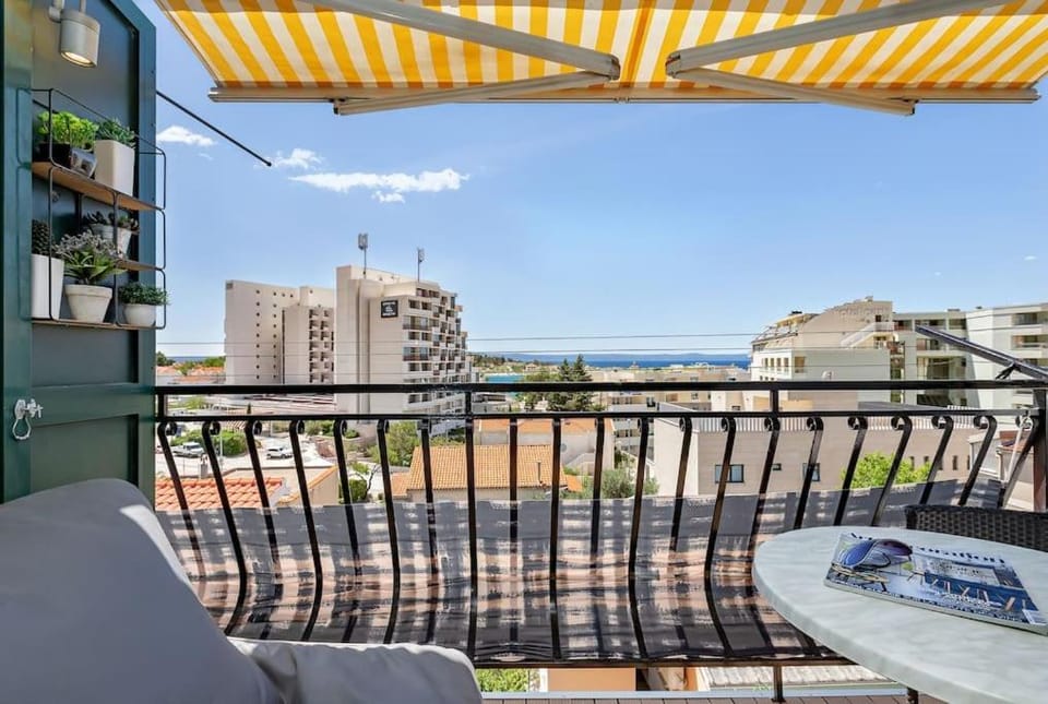 Balcony/Terrace, Seating area, City view, Sea view