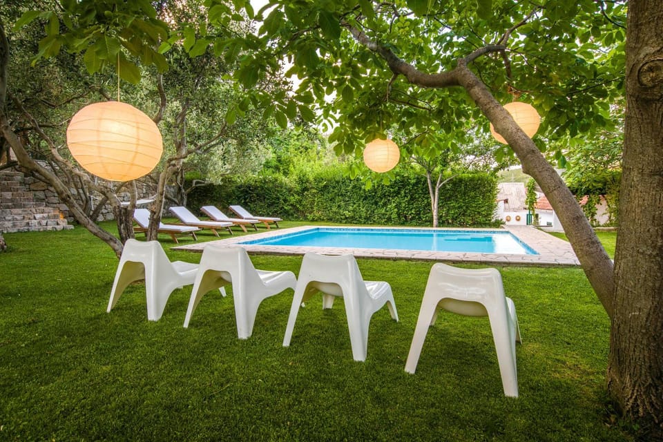 Property building, Garden, Swimming pool