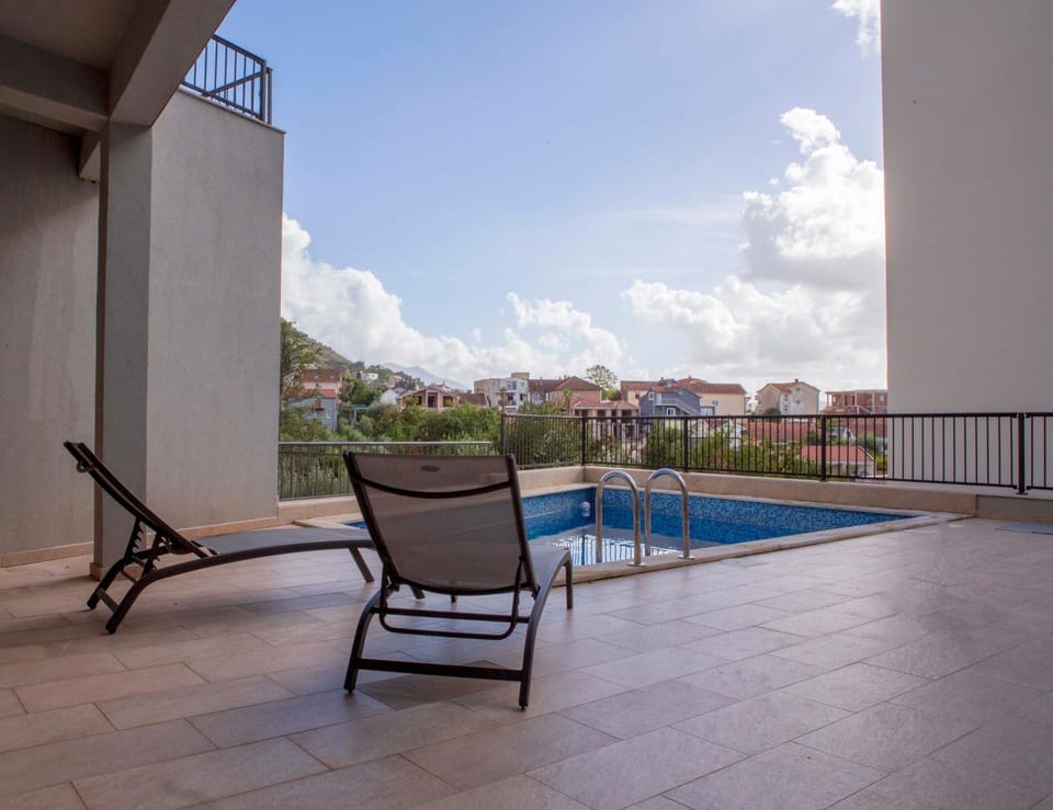 Patio, Day, View (from property/room), Balcony/Terrace, Pool view, Swimming pool, Swimming pool